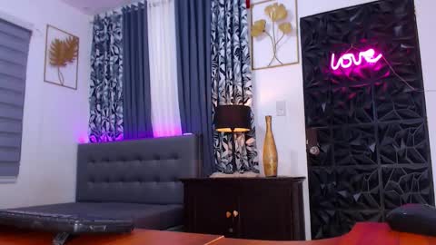 Snapshot of wantedsugar_ chatting on 02/26/25, 02:15 Galems online show from 02/26/25, 02:15