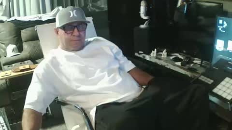 inittogetitin online show from 05/13/26, 09:17