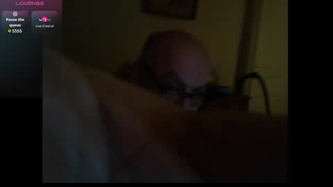 Snapshot of warp147 chatting on 11/10/25, 02:32 warp147 online show from 11/10/25, 02:32
