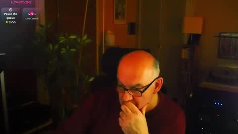 Snapshot of warp147 chatting on 11/11/25, 11:16 warp147 online show from 11/11/25, 11:16