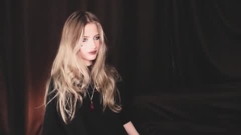 waterfallwoods online show from 11/12/25, 07:20