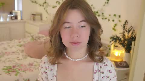 Snapshot of watermelon_sugar_ chatting on 10/24/25, 10:33 Tess Pls support me with Can we reach 155 my favorite number online show from 10/24/25, 10:33