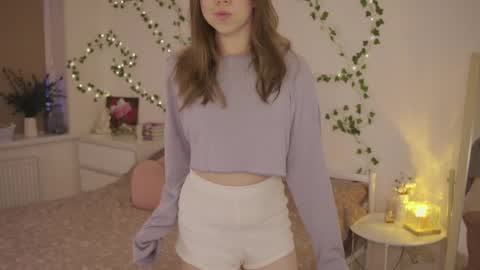 Snapshot of watermelon_sugar_ chatting on 03/07/26, 03:42 Tess Pls support me with Can we reach 155 my favorite number online show from 03/07/26, 03:42