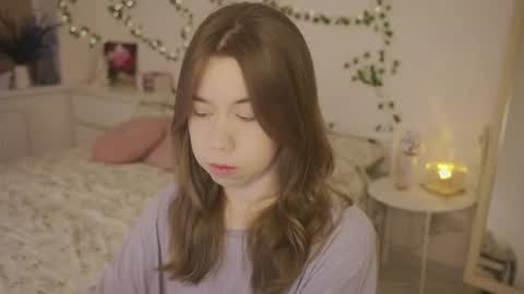Snapshot of watermelon_sugar_ chatting on 03/12/26, 03:18 Tess Pls support me with Can we reach 155 my favorite number online show from 03/12/26, 03:18