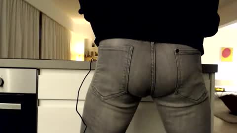 Snapshot of wave3210 chatting on 12/03/25, 04:38 wave3210 online show from 12/03/25, 04:38