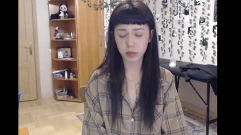 Mina online show from 12/04/25, 09:23