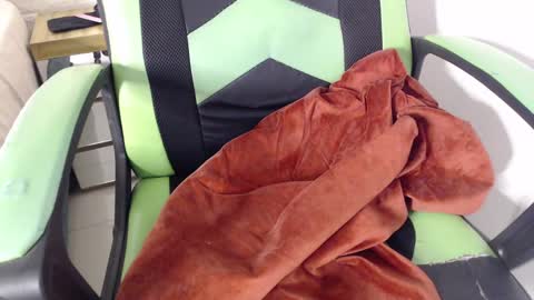 Snapshot of we_n_you chatting on 01/23/25, 01:35 Trixie 3 online show from 01/23/25, 01:35