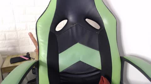 Snapshot of we_n_you chatting on 01/25/25, 12:37 Trixie 3 online show from 01/25/25, 12:37