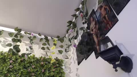 Snapshot of we_n_you chatting on 01/29/25, 07:43 Trixie 3 online show from 01/29/25, 07:43