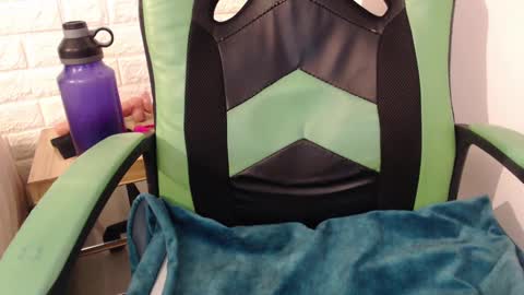 Snapshot of we_n_you chatting on 02/01/25, 12:26 Trixie 3 online show from 02/01/25, 12:26