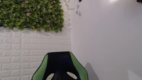 Snapshot of we_n_you chatting on 02/08/25, 07:38 Trixie 3 online show from 02/08/25, 07:38