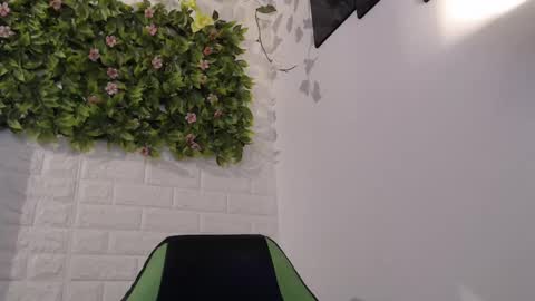 Snapshot of we_n_you chatting on 02/11/25, 02:46 Trixie 3 online show from 02/11/25, 02:46