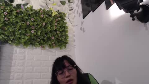 Snapshot of we_n_you chatting on 02/13/25, 01:37 Trixie 3 online show from 02/13/25, 01:37