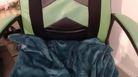 Snapshot of we_n_you chatting on 02/15/25, 12:11 Trixie 3 online show from 02/15/25, 12:11