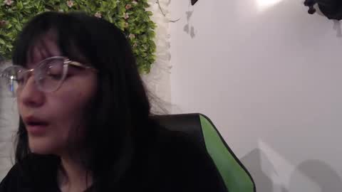 Snapshot of we_n_you chatting on 02/19/25, 01:50 Trixie 3 online show from 02/19/25, 01:50