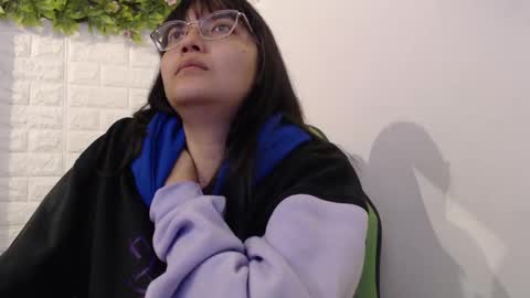 Snapshot of we_n_you chatting on 02/21/25, 01:55 Trixie 3 online show from 02/21/25, 01:55