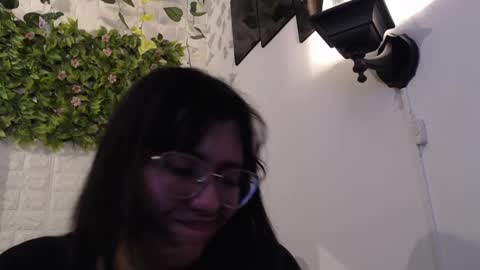 Snapshot of we_n_you chatting on 02/28/25, 08:50 Trixie 3 online show from 02/28/25, 08:50