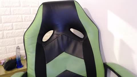 Snapshot of we_n_you chatting on 03/11/25, 01:01 Trixie 3 online show from 03/11/25, 01:01