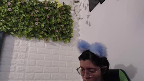 Snapshot of we_n_you chatting on 03/12/25, 01:30 Trixie 3 online show from 03/12/25, 01:30