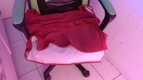 Snapshot of we_n_you chatting on 09/10/25, 02:17 Trixie 3 online show from 09/10/25, 02:17