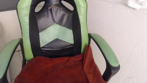 Snapshot of we_n_you chatting on 09/14/25, 03:44 Trixie 3 online show from 09/14/25, 03:44