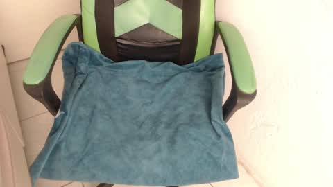 Snapshot of we_n_you chatting on 09/16/25, 01:12 Trixie 3 online show from 09/16/25, 01:12