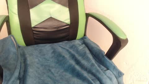 Snapshot of we_n_you chatting on 09/18/25, 01:24 Trixie 3 online show from 09/18/25, 01:24