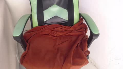 Snapshot of we_n_you chatting on 10/01/25, 01:11 Trixie 3 online show from 10/01/25, 01:11