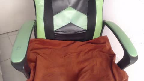 Snapshot of we_n_you chatting on 10/08/25, 01:42 Trixie 3 online show from 10/08/25, 01:42