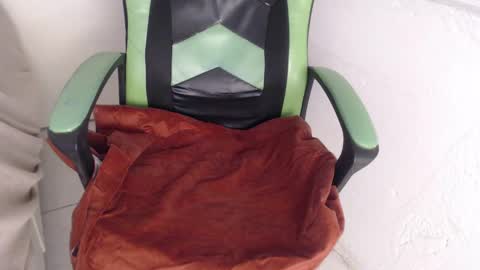 Snapshot of we_n_you chatting on 10/09/25, 01:09 Trixie 3 online show from 10/09/25, 01:09