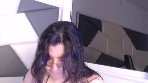 Snapshot of we_n_you chatting on 10/10/25, 01:43 Trixie 3 online show from 10/10/25, 01:43