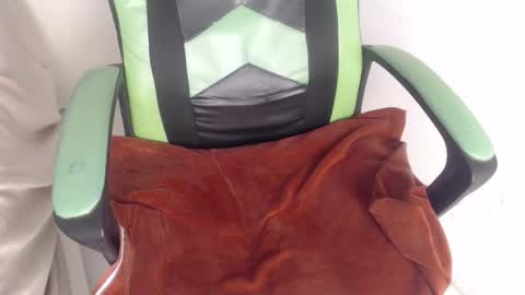 Snapshot of we_n_you chatting on 10/20/25, 01:33 Trixie 3 online show from 10/20/25, 01:33