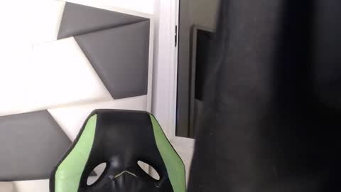 Snapshot of we_n_you chatting on 10/23/25, 03:33 Trixie 3 online show from 10/23/25, 03:33