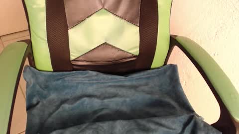 Snapshot of we_n_you chatting on 10/30/25, 02:07 Trixie 3 online show from 10/30/25, 02:07