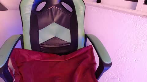 Snapshot of we_n_you chatting on 10/31/25, 03:02 Trixie 3 online show from 10/31/25, 03:02