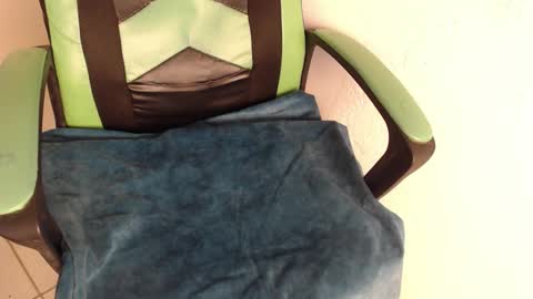 Snapshot of we_n_you chatting on 11/17/25, 01:28 Trixie 3 online show from 11/17/25, 01:28