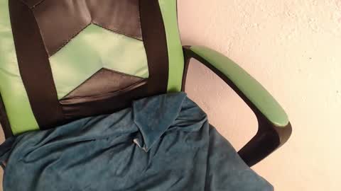 Snapshot of we_n_you chatting on 11/18/25, 06:45 Trixie 3 online show from 11/18/25, 06:45