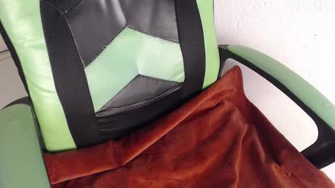 Snapshot of we_n_you chatting on 11/29/25, 03:59 Trixie 3 online show from 11/29/25, 03:59