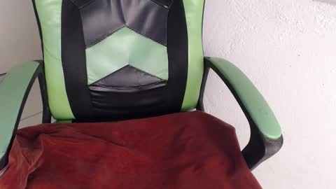 Snapshot of we_n_you chatting on 12/16/25, 02:22 Trixie 3 online show from 12/16/25, 02:22