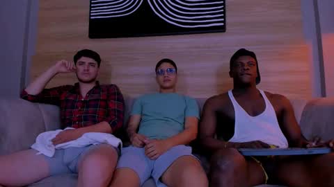 Jhonny Dick  his neighbors. online show from 12/04/25, 07:22