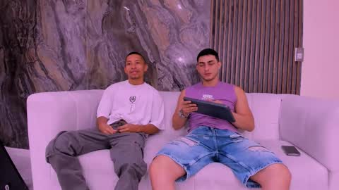 Jhonny Dick  his neighbors. online show from 12/05/25, 01:52