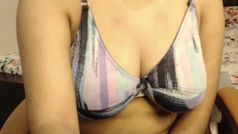 mina online show from 10/01/25, 11:11