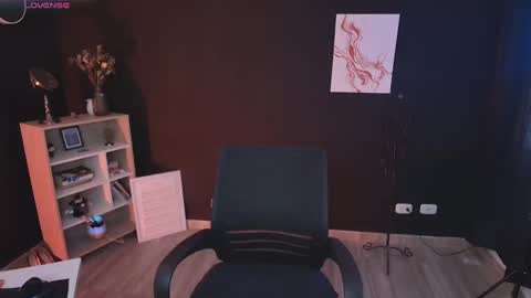 Snapshot of wednesdayfriday chatting on 12/31/24, 06:46 Wednesday Please help me to reach 111 thumbs up online show from 12/31/24, 06:46