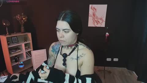 Snapshot of wednesdayfriday chatting on 01/05/25, 09:14 Wednesday Please help me to reach 111 thumbs up online show from 01/05/25, 09:14