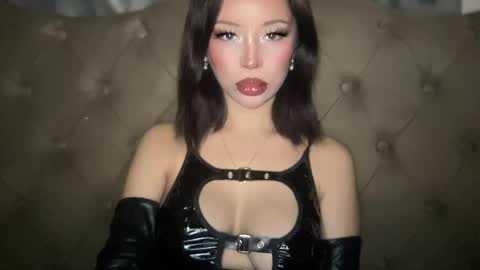 Marie Pelie online show from 10/27/25, 12:36