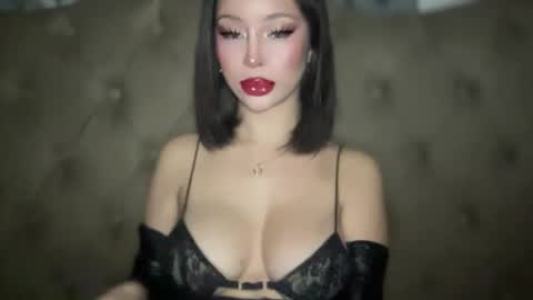 Marie Pelie online show from 10/28/25, 09:39