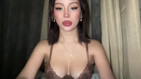 Marie Pelie online show from 11/19/25, 05:46