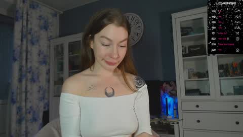 Snapshot of weed_princesss chatting on 01/16/25, 01:25 moon online show from 01/16/25, 01:25