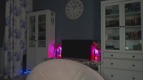 Snapshot of weed_princesss chatting on 01/16/25, 04:39 moon online show from 01/16/25, 04:39