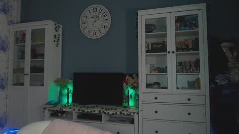 Snapshot of weed_princesss chatting on 01/23/25, 03:11 moon online show from 01/23/25, 03:11